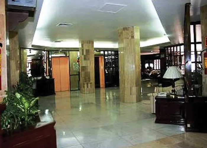 Ambassador 酒店 4*